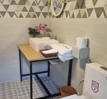 Dong Hoi Apartment | Blue Sea House Quảng Bình - Căn hộ 2 phòng ngủ, phòng khách và phòng bếp