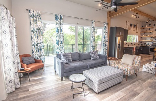 Morgan Apartment | Blue Star Bungalow at Lake Whitney: Pet-Friendly Secluded Lake Retreat, Wrap Around Deck & Fire Pit