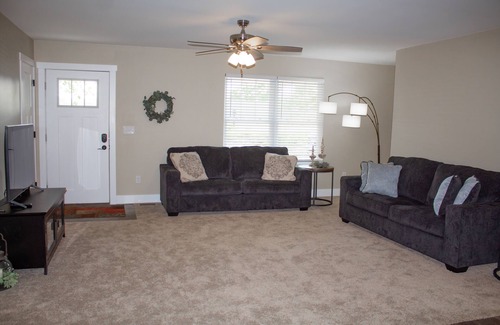 Crittenden House | Blue Stone #1 1 mile from HWY 75. 15 minutes from the ARK Encounter