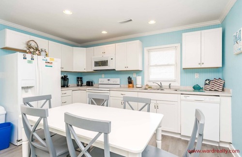 North Topsail Beach House | Blue Tortoise - Awesome Oceanfront Deck! Dog Friendly!