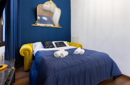 Santa Croce Apartment | Blue Venetian House