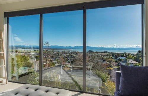 Tahunanui House | Blue Water Views