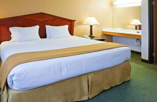 Eagan Hotel | Blue Way Inn Eagan Extended - Luxury 1 King LivingRoom Sofa Oversized NonSmoking