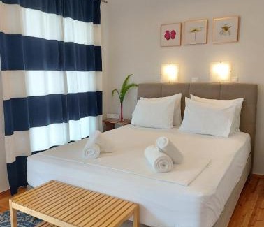 Foinikounta Apartment | Blue Window