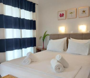 Foinikounta Apartment | Blue Window