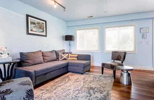 Douglas Apartment | Bluebird Condo