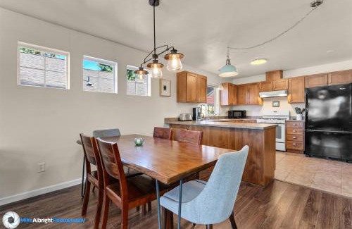 Southern Crossing House | Bluebird Day - Raven Sky Bungalow