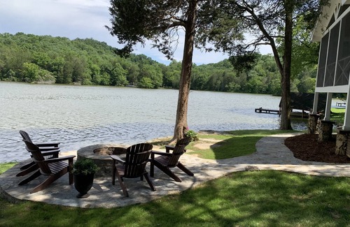 Kelso Cottage | Bluebird Rest - Lakefront Cottage