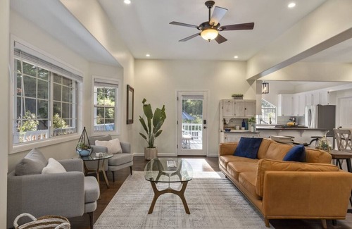 Northwood House | Bluebird's Burrow · Bluebird's Burrow~ EV Charging|Hot Tub| Firepit