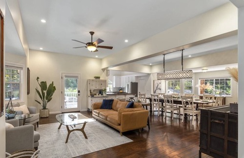 Northwood House | Bluebird's Burrow · Bluebird's Burrow~ EV Charging|Hot Tub| Firepit