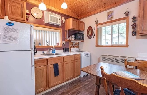 Briggsville Cabin | Bluegill Bungalow-9 Miles To Dells, Pet Friendly