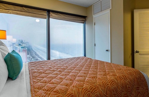 Downtown Myrtle Beach Resort | Bluegreen SeaGlass Tower, 1 Bedroom Standard Condo, Free WiFi and Parking
