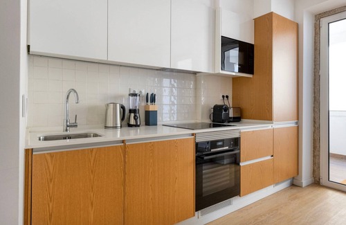 Santo Condestavel Apartment | Blueground | Campo de Ourique, furnished