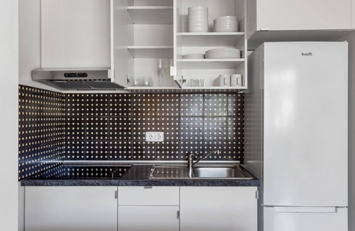 Sao Domingos de Benfica Apartment | Blueground | Campolide, furnished + kitchen