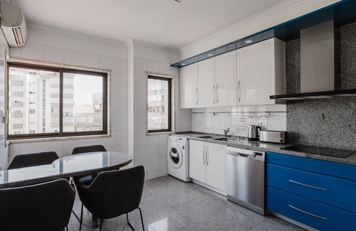 Sao Domingos de Benfica Apartment | Blueground | Campolide, washer, a/c