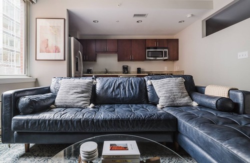 George Washington University Apartment | Blueground | Foggy Bottom 1bd apartment
