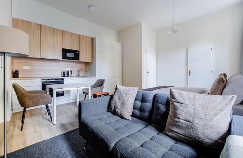 Prague 7 Apartment | Blueground | Holešovice, balcony, nr Vltava (PRG-48)