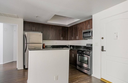 La Brea Apartment | Blueground | La Brea, rooftop, nr La Brea Tar Pits