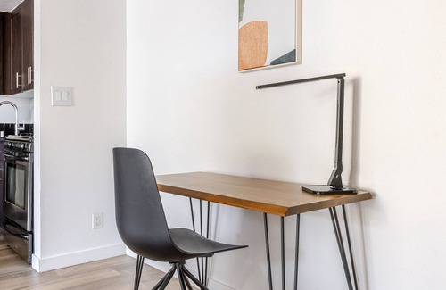 Greater Wilshire - Hancock Park Apartment | Blueground | Mid-Wilshire, rooftop BBQ, nr museum