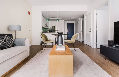 Mount Vernon Triangle Apartment | Blueground | Mt Vernon, rooftop & gym, nr museums