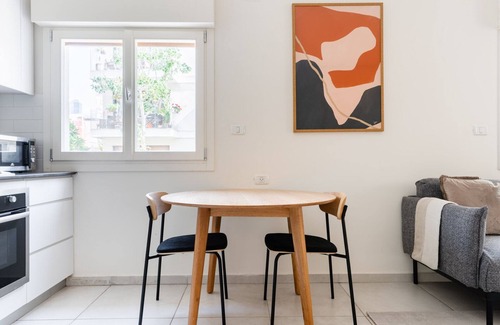 Tel Aviv City Center Apartment | Blueground | Nachalat Binyamin, City view (TLV-78)