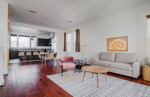 Newark House | Blueground | Newark, AC, w/d, nr Coyote Hills