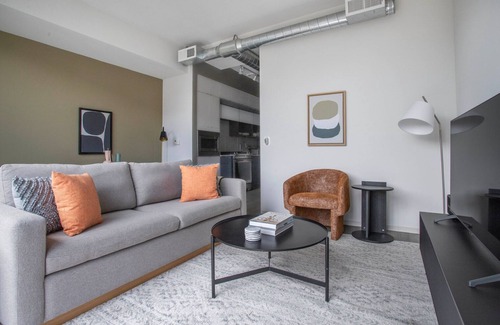 NoMa Apartment | Blueground | NoMa, rooftop pool, nr Union Station