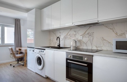 Santa Isabel Apartment | Blueground | Rato, fully equipped