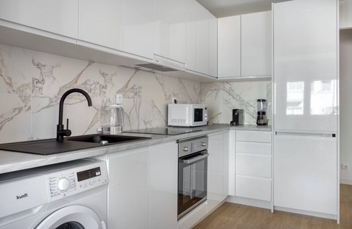 Santa Isabel Apartment | Blueground | Rato, fully equipped