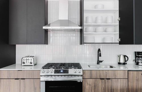 Streeterville Apartment | Blueground | River North, balcony & pool, nr Pier