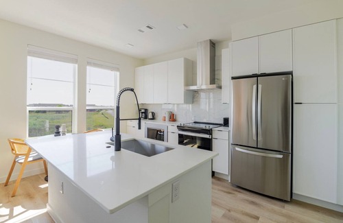 Round Rock Apartment | Blueground | Round Rock, pool, nr Old Settlers Park
