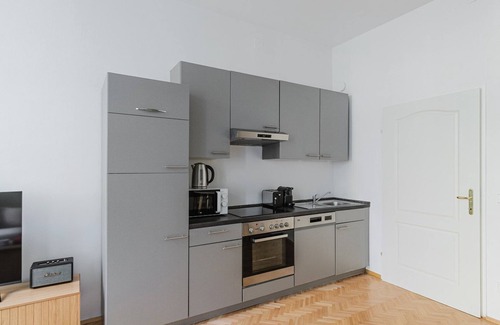 Rudolfsheim-Funfhaus Apartment | Blueground | Rudolfsheim-Fünfhaus, full kitchen