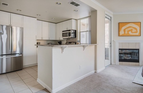 North Central Apartment | Blueground | San Mateo, pool & w/d, nr park