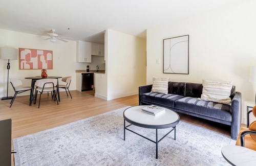 Shoreline West Apartment | Blueground | Shoreline West, pool, nr Shoreline Park