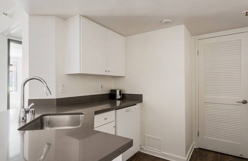 Studio City Apartment | Blueground | Studio City, jacuzzi, nr Lake