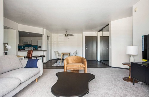 Studio City Apartment | Blueground | Studio City, jacuzzi, nr Lake