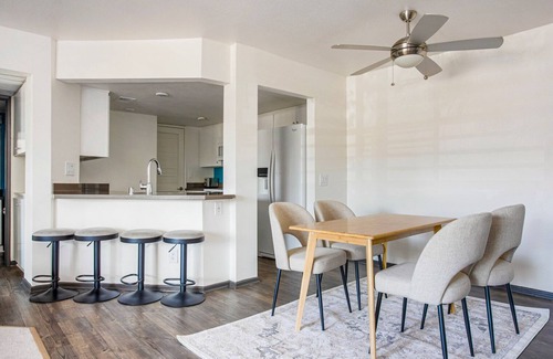 Studio City Apartment | Blueground | Studio City, jacuzzi, nr Lake