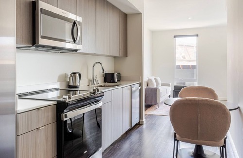 Alameda Apartment | Blueground | West Alameda, fitness center, nr Park