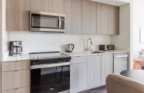 Alameda Apartment | Blueground | West Alameda, fitness center, nr Park