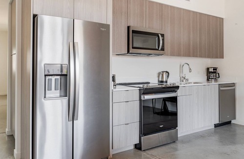 Alameda Apartment | Blueground | West Alameda, fitness center, nr Park