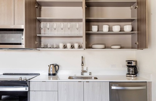 Alameda Apartment | Blueground | West Alameda, fitness center, nr Park