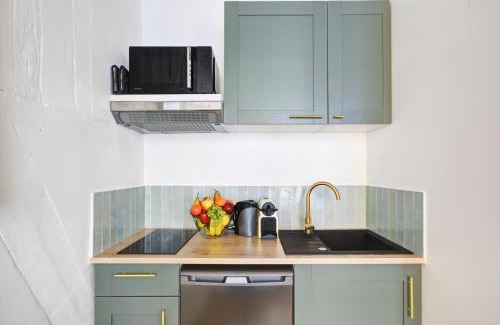Quartier Sainte-Avoye Apartment | Bluestay 303 - Superb apartment in Paris