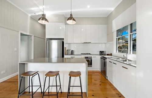 Toowoomba House | Bluestone Cottages "The Shop"