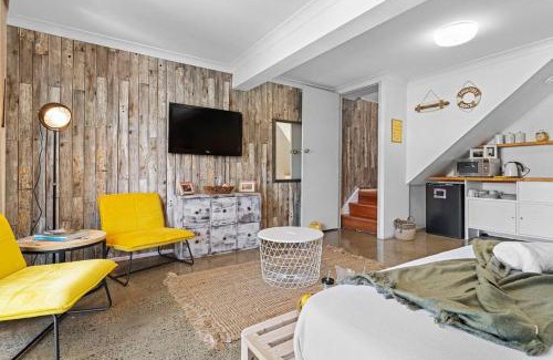 Forresters Beach House | Bluewave Beach Getaway