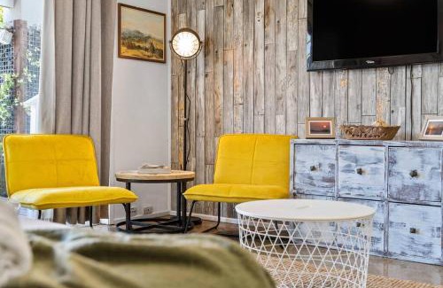 Forresters Beach House | Bluewave Beach Getaway