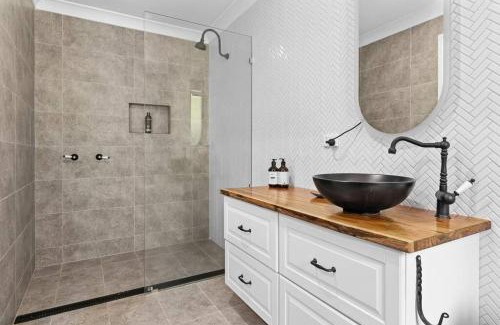 Forresters Beach House | Bluewave Beach Getaway