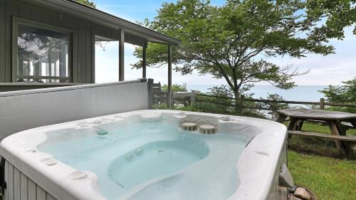 Fennville House | Bluffs Cove