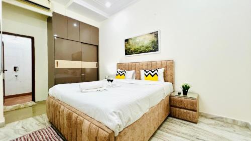 Rohini Apartment | BluO Modern 2BHK Rohini - Parking , Balcony