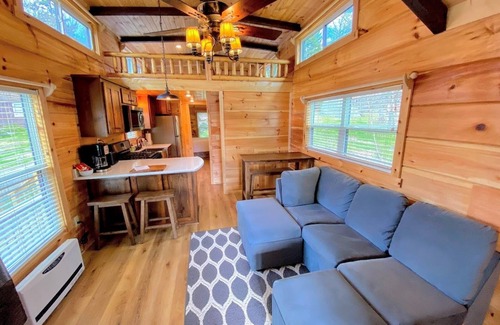 Twin Mountain Cabin | BMV2 Awesome "Tiny Home" A/C, Mountain Views, Minutes to Skiing, Hiking, Attractions, Dog Friendly!