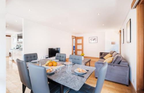 The City of London Apartment | BnBNova - 2BR Penthouse with Terrace - Heart of Holborn